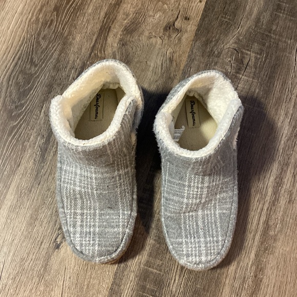 Dearfoam women’s slippers size large - Picture 2 of 6